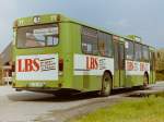 Wagen 77. Und selbstverständlich wurde auch dieser Bus umlackiert. Das Foto zeigt ihn wieder auf der Linie 4, diesmal im Sommer 1987 an der Endstation IM BROOK.