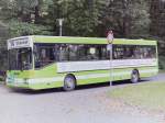 Wagen 32, OL-DS 320, Bj. 1990, FIN: WDB35700013062155. Der Immobilienmakler JOHN trat mit diesem Bus erstmalig in Erscheinung. Beide Aufnahmen von Wagen 32 entstanden im September 1990 ...