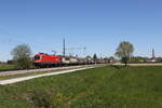 1116 098 war mit einem gemischten G�terzug am 30. April 2026 bei �bersee am Chiemsee in Richtung M�nchen unterwegs.