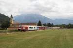 Der  �FB-Railjet  f�hrt auf seinem Weg von Innsbruck nach Wien soeben am Kloster Reisach vorbei.