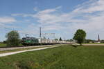 6193 258 von  ELL  mit einem  EKOL-KLV  aus Salzburg kommend am 6. Mai 2026 bei �bersee am Chiemsee.